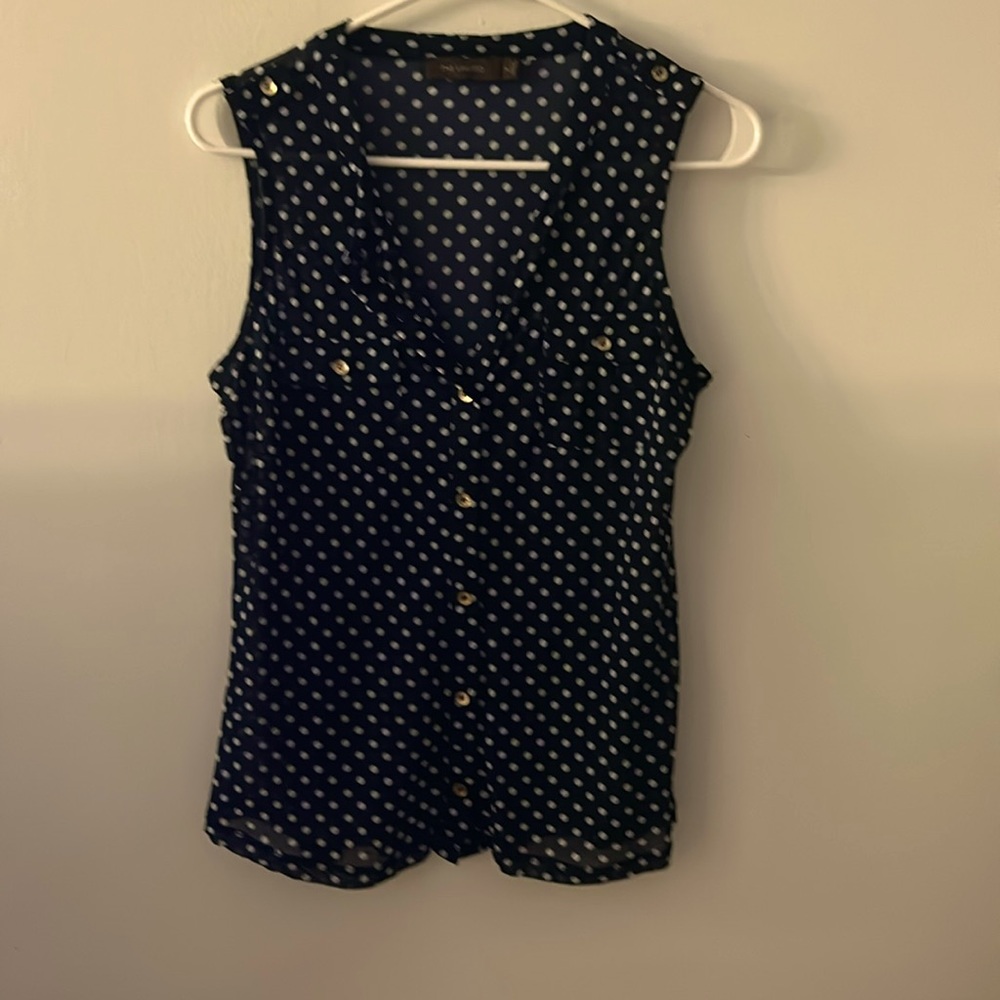 Sleeveless women’s blouse